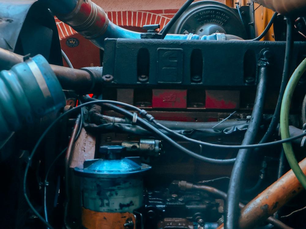 Motore di un mezzo pesante in officina